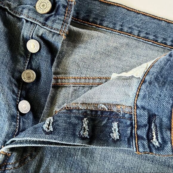 Levi’s 501 button fly jean shorts - Picture 4 of 5